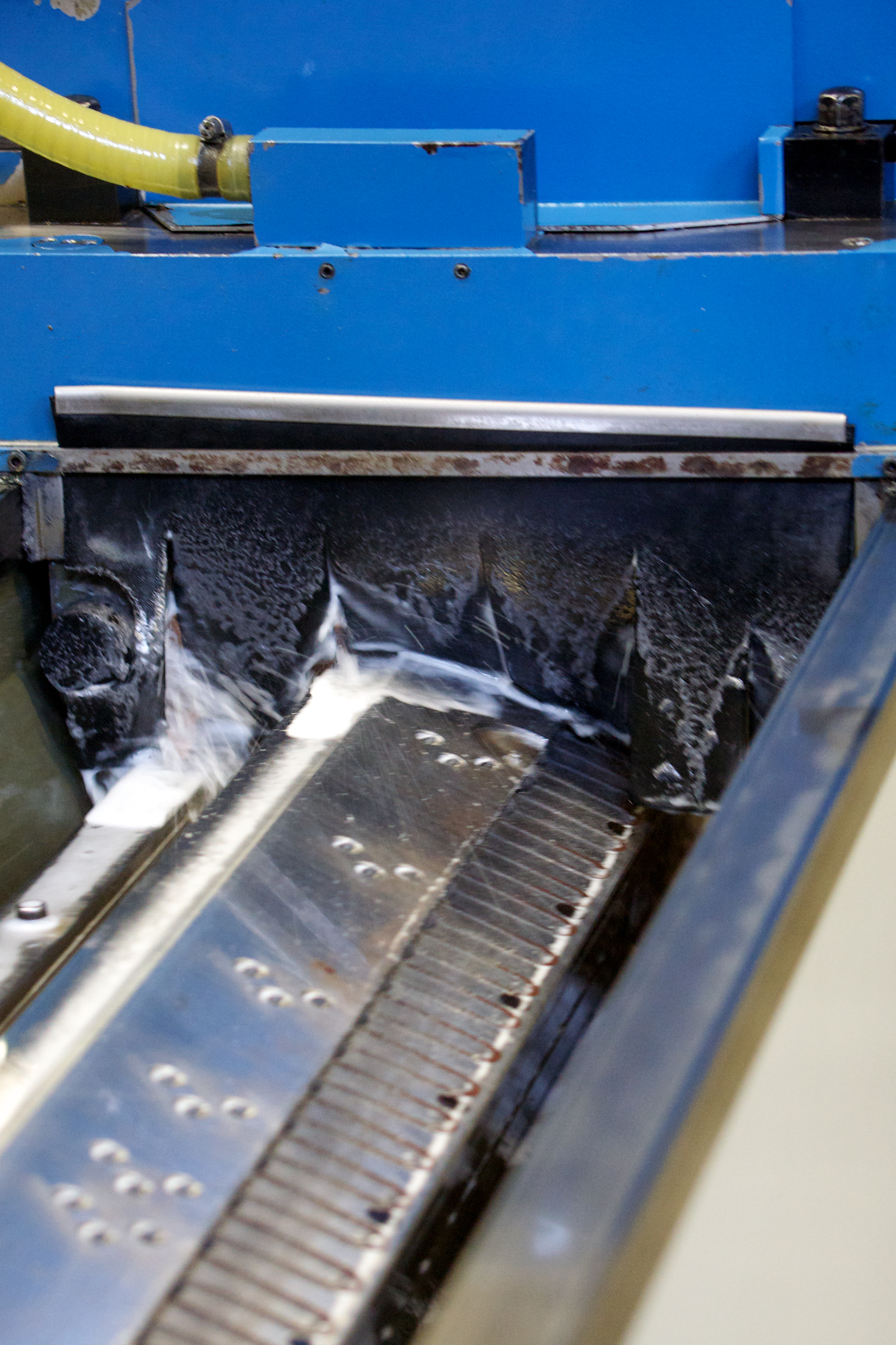 Straight knife grinding